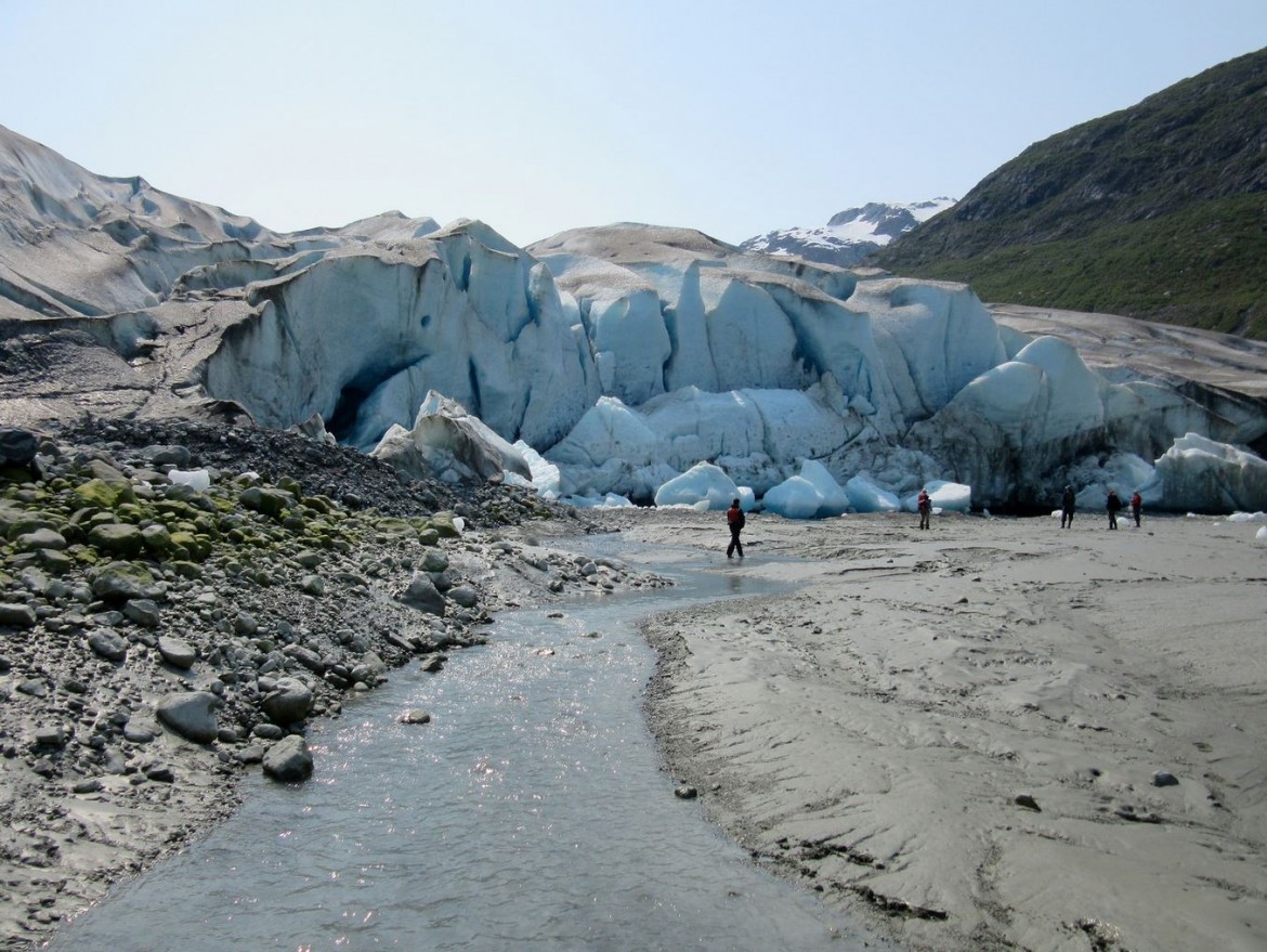 Hiking to Reid Glacier
